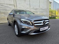MERCEDES-BENZ GLA 200 1,6 Benzin Navi Automatik 80Tkm TÜV01/28