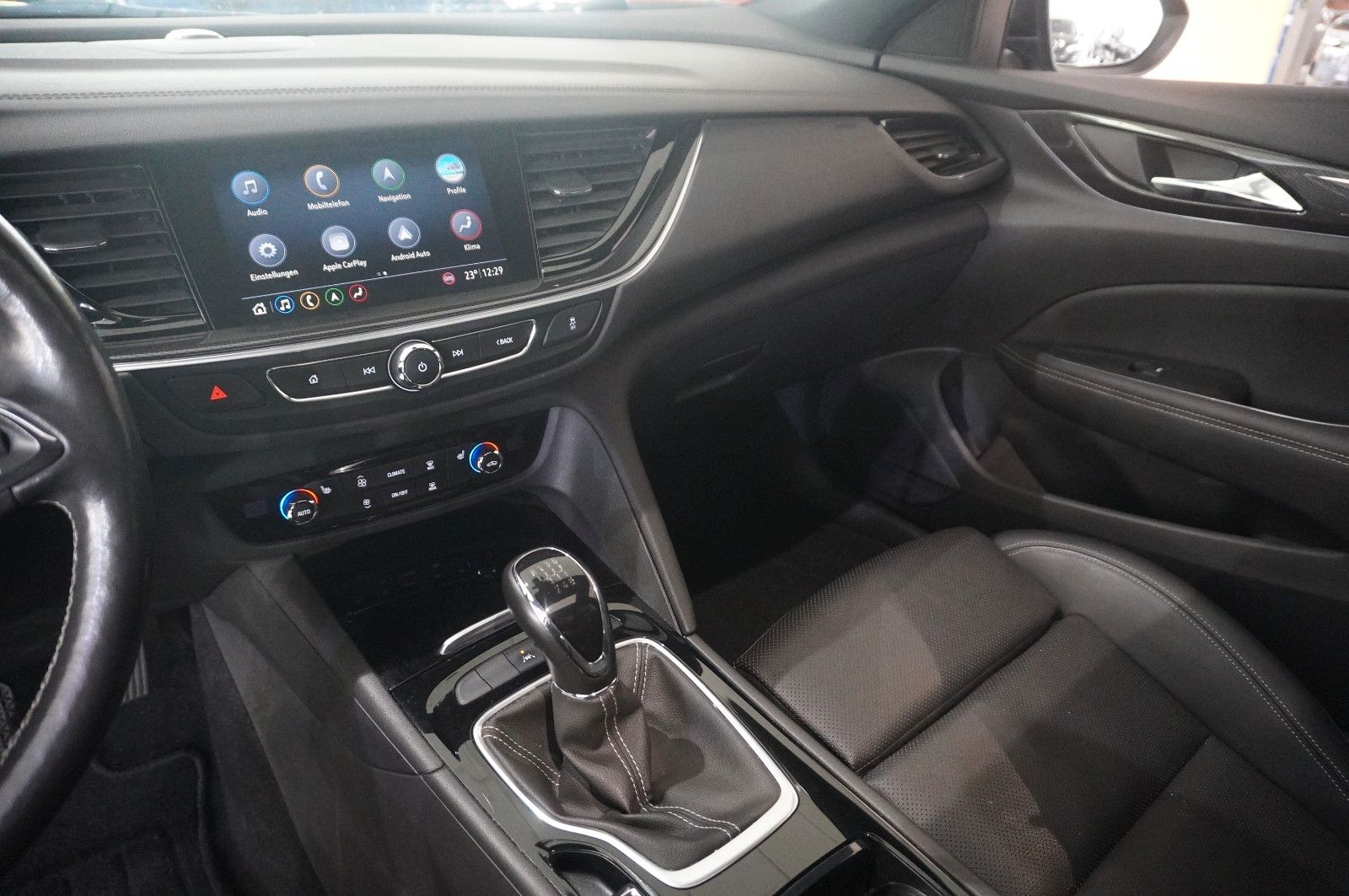 Fahrzeugabbildung Opel Insignia B ST 2.0D ELEGANCE NAVI/LED/KAMERA/PANO