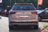 Volkswagen Tiguan 2.0 Highline 4Motion AHK Standheizung LED - mit Benzin-Antrieb: Beige, Alcantara, Head-Up Display, Geländewagen, mit Klimaanlage