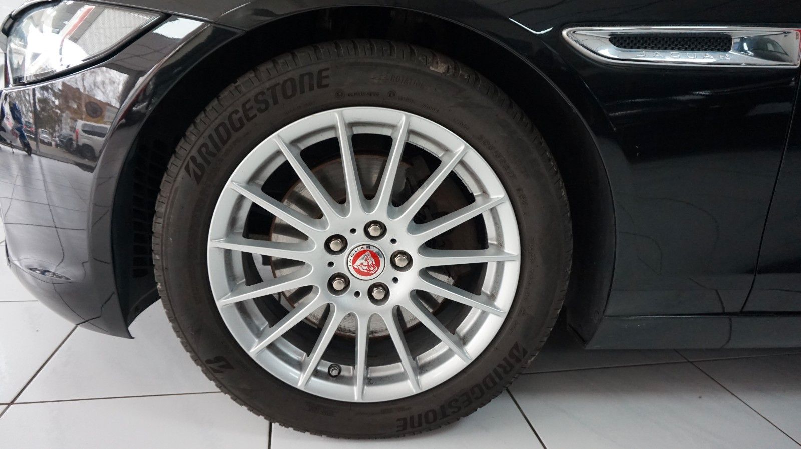 Fahrzeugabbildung Jaguar XE Prestige