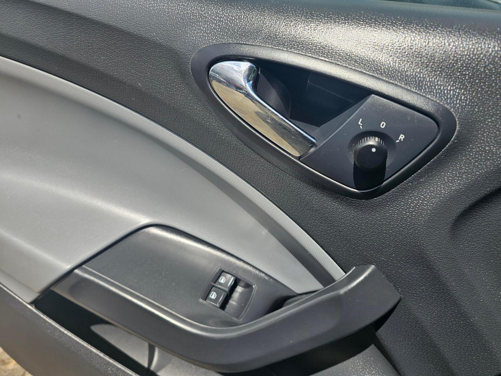 Seat Ibiza 2015 — photo 19