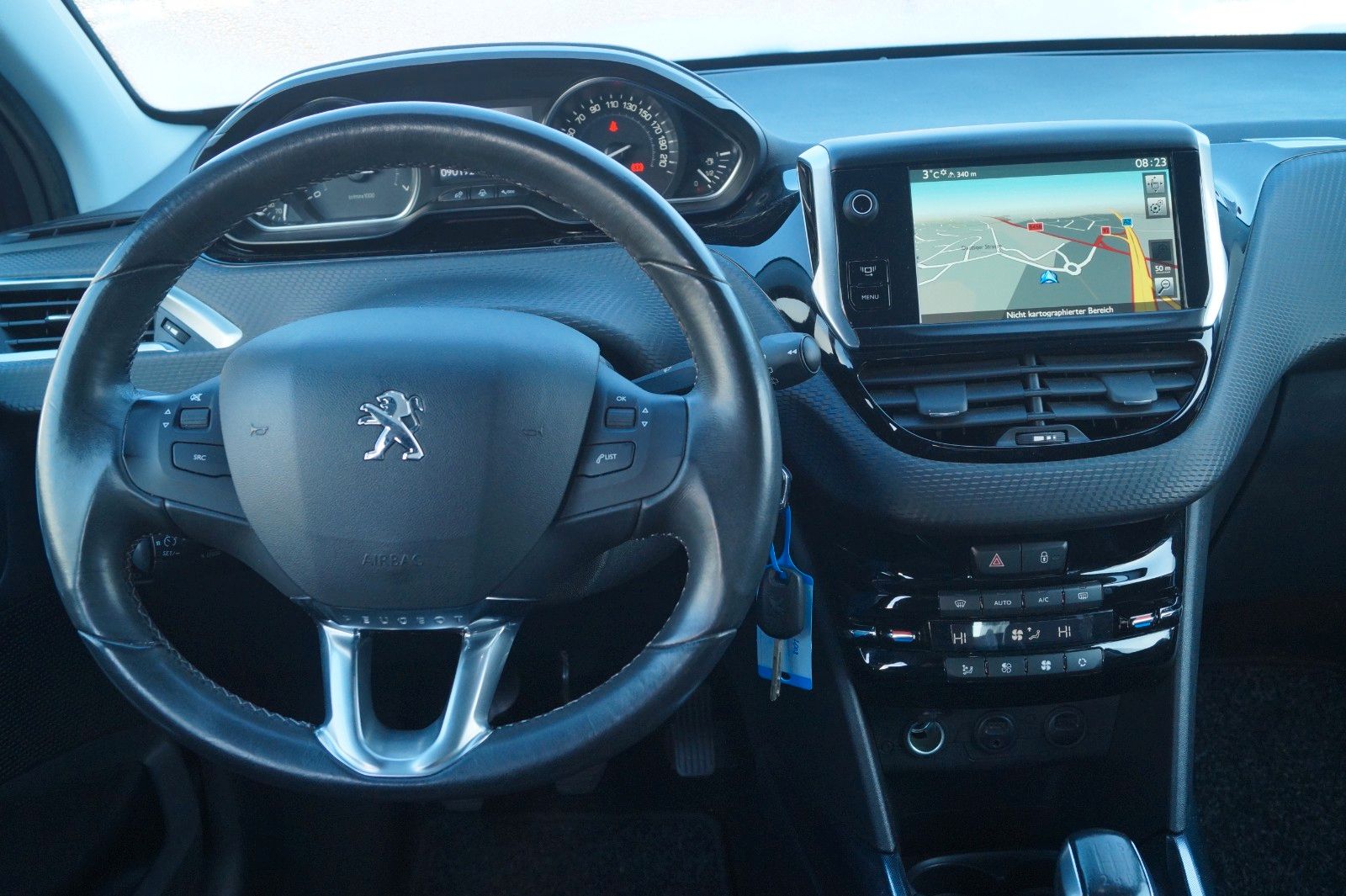 Fahrzeugabbildung Peugeot 2008 Allure *TÜV, Inspektion neu + Garantie