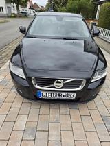 Volvo V 50 in Farbe schwarz - Volvo XC60 mit Diesel-Antrieb: Kombi