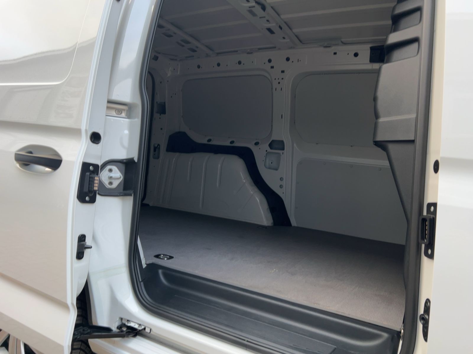 Fahrzeugabbildung Volkswagen Caddy Maxi Cargo 2,0 TDI Klima DAB+ Einparkhilfe