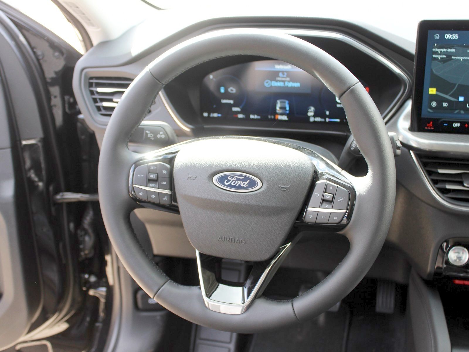 Fahrzeugabbildung Ford Kuga Hybrid Titanium
