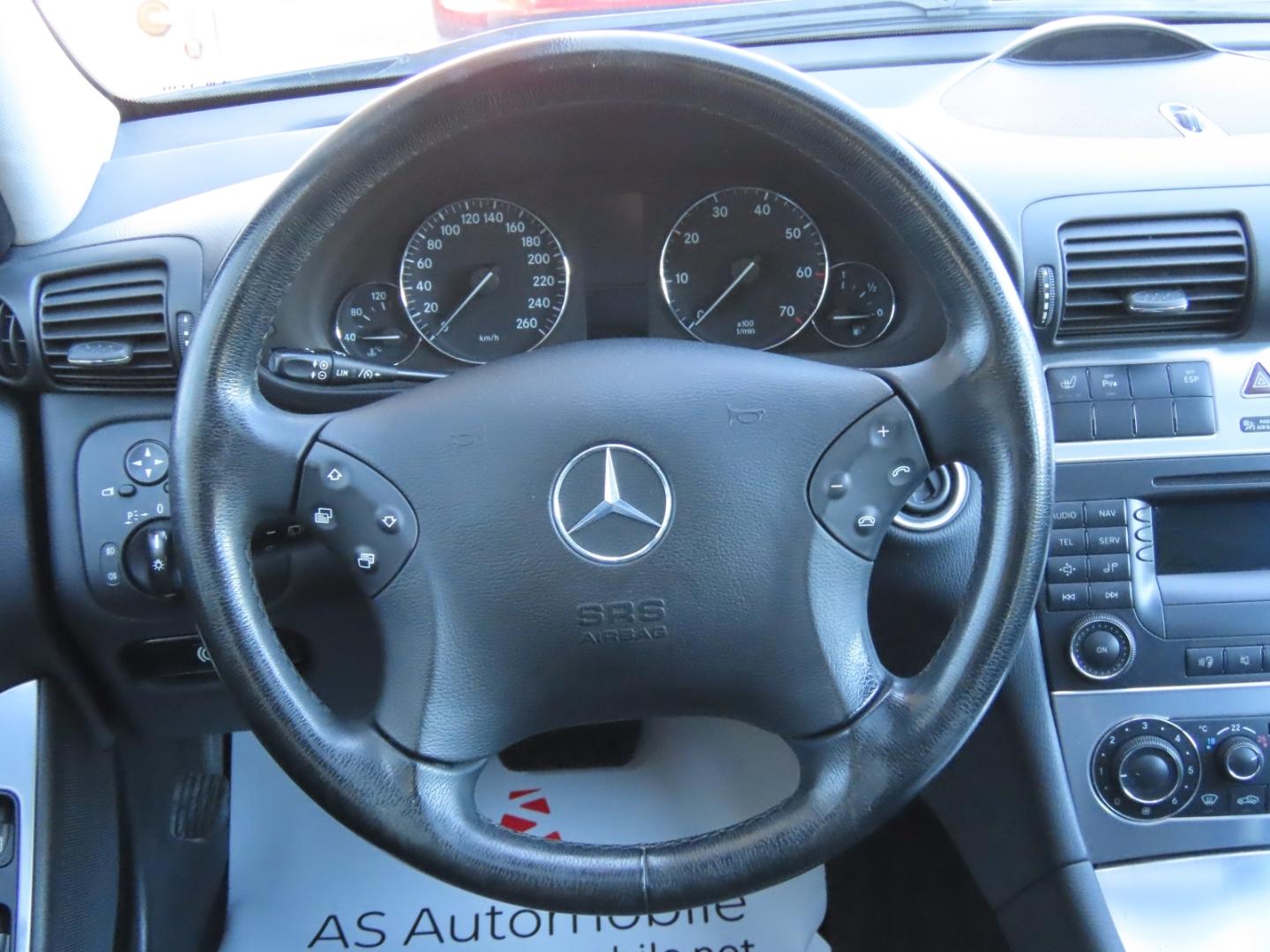Mercedes-Benz C180 2004 — photo 10