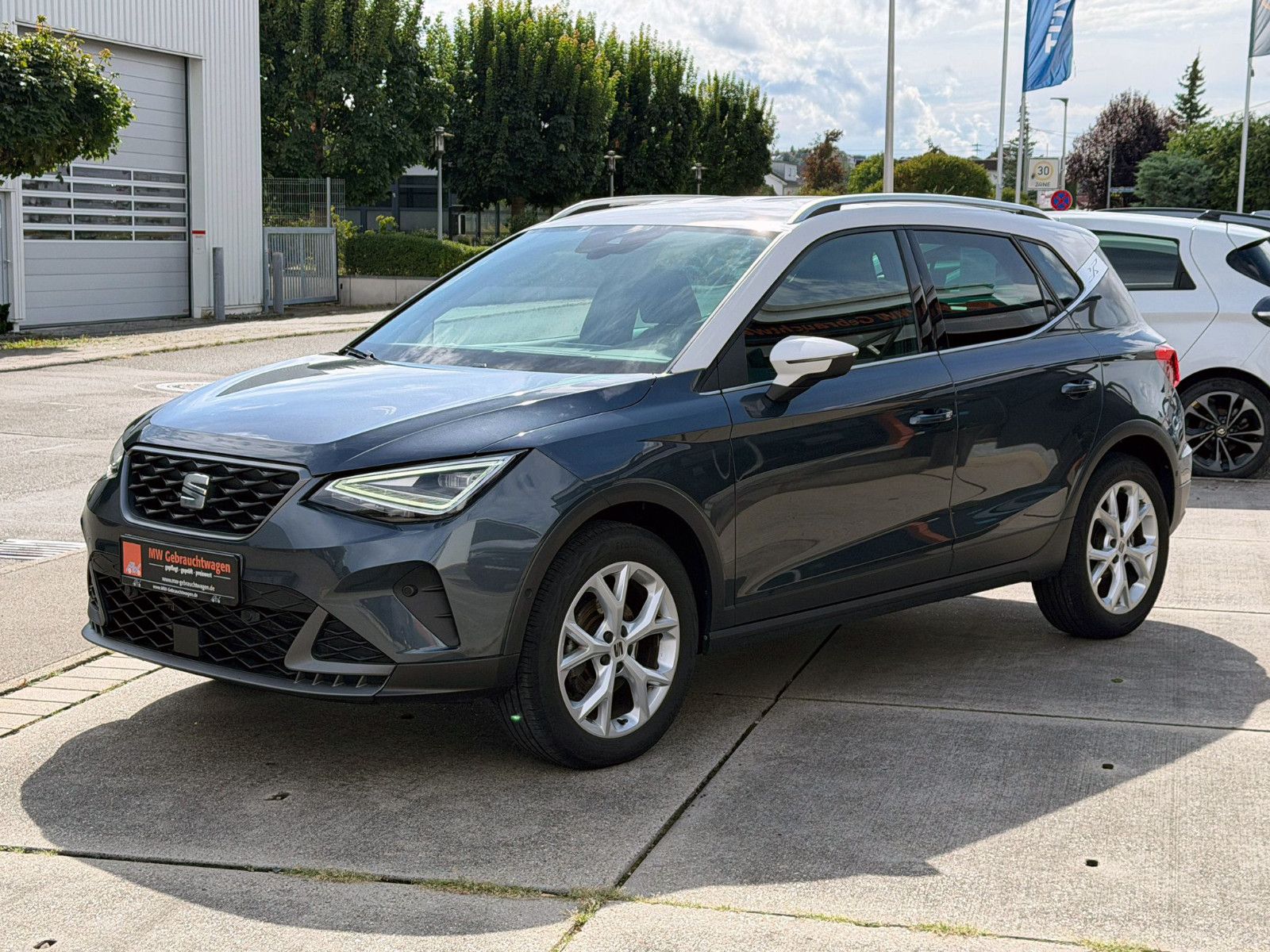Fahrzeugabbildung SEAT Arona 1.0 TSI DSG FR ACC LED NAV KAM PDC SHZ