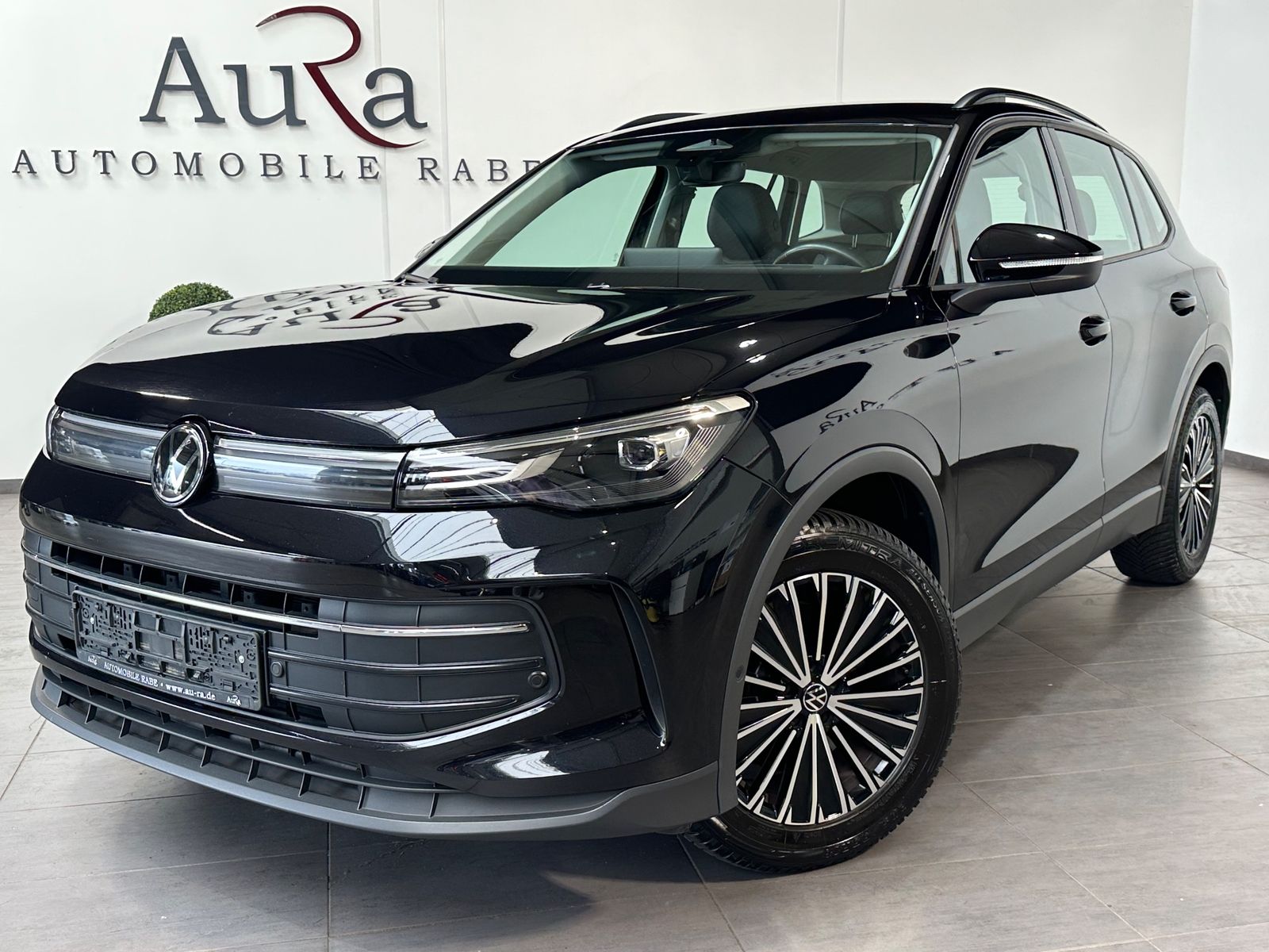 Fahrzeugabbildung Volkswagen Tiguan 2.0 TDI DSG Life NAV+LED+AHK+HUD+KAM+ACC