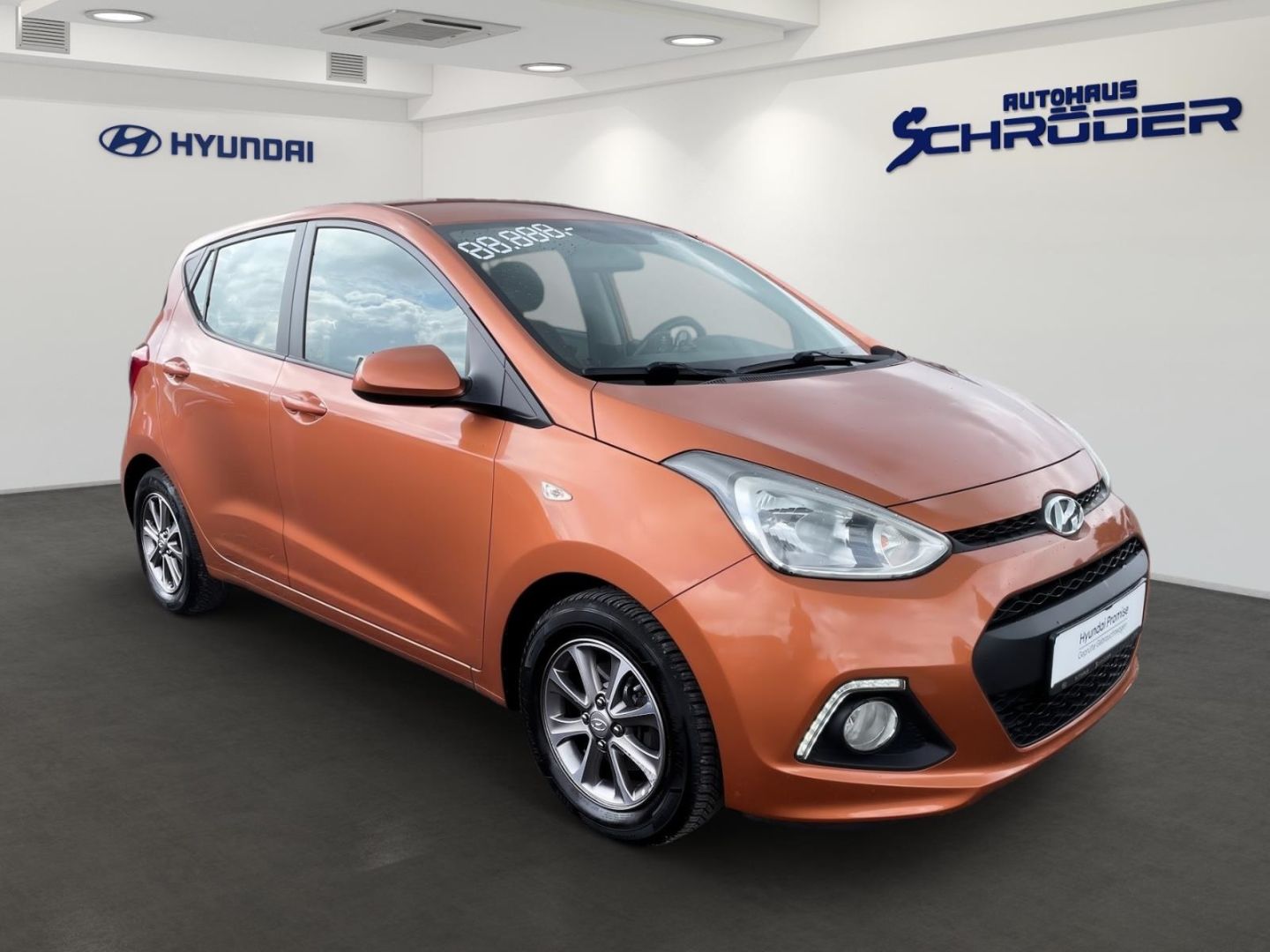 Fahrzeugabbildung Hyundai i10 1.0 FIFA WORLD CUP ALLWETTER+KLIMA+SHZ
