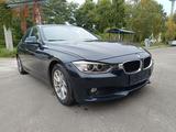 BMW 320 Baureihe 3 Lim. 320 i - BMW 320 aus 2012: 320i