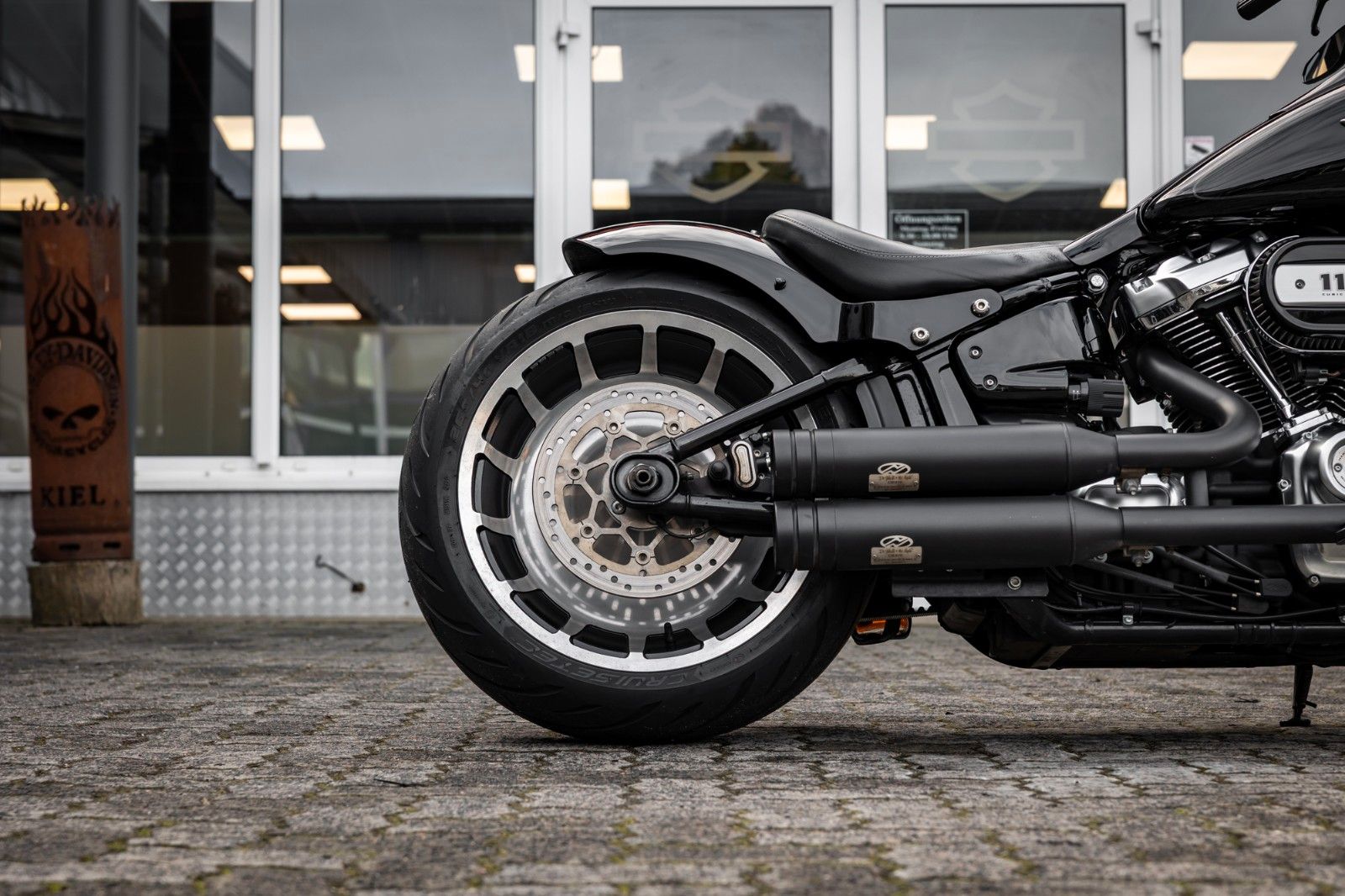 Fahrzeugabbildung Harley-Davidson FLFBS FAT BOY SOFTAIL 114 -JEKILL&HYDE-
