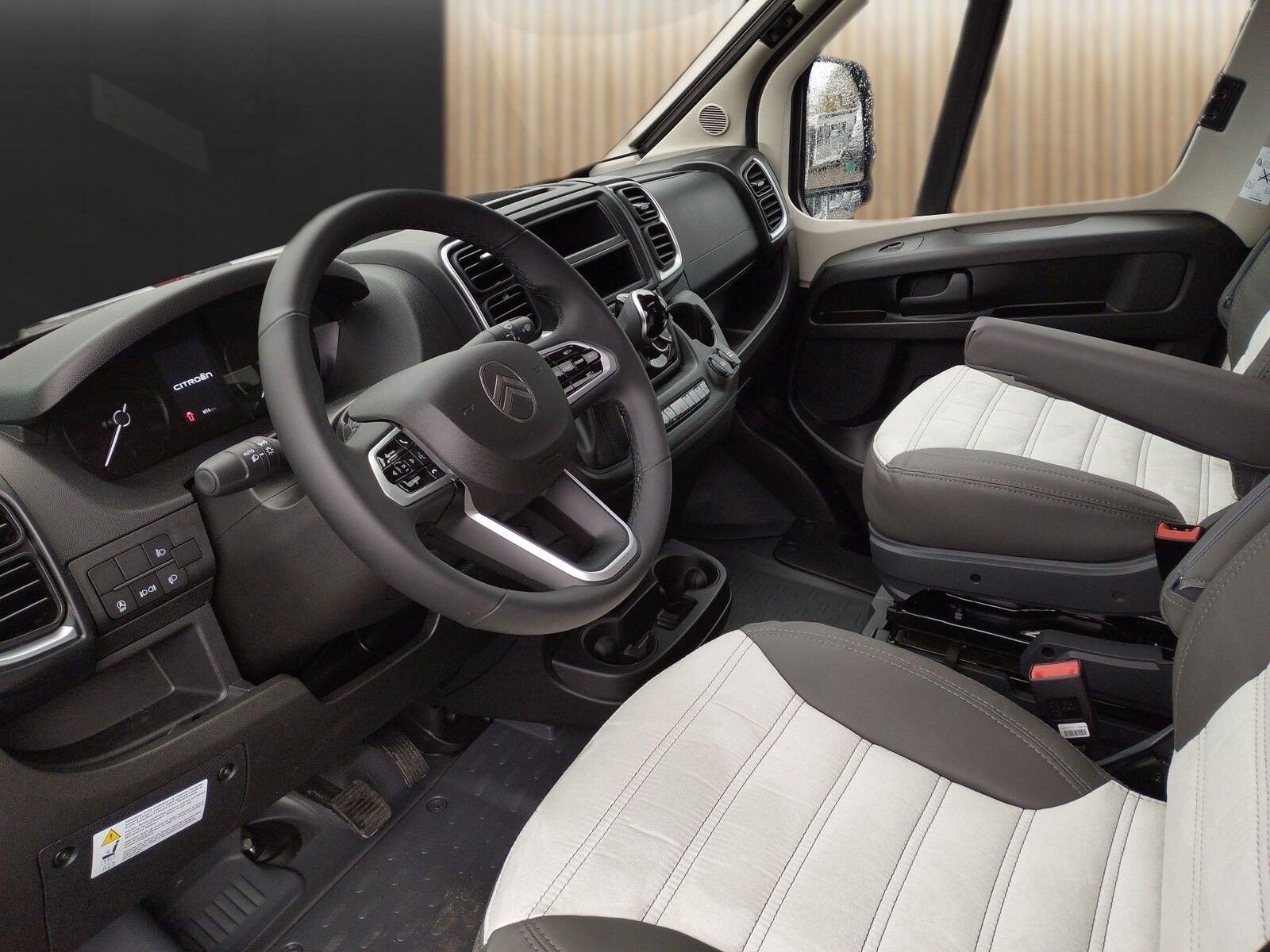 Fahrzeugabbildung Sunlight Adventure T 68C Automatik, Dörr Edition, TV