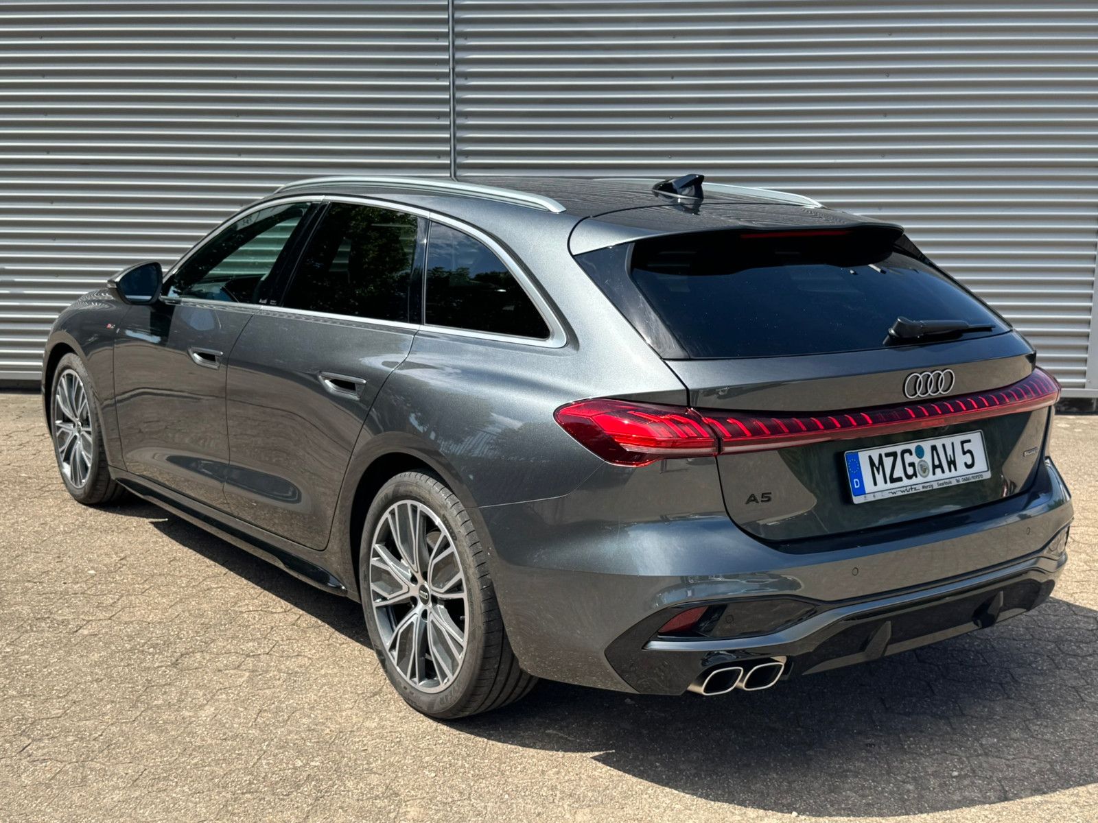 Fahrzeugabbildung Audi A5 Avant TDI 150 kW quattro S-line AHK ACC