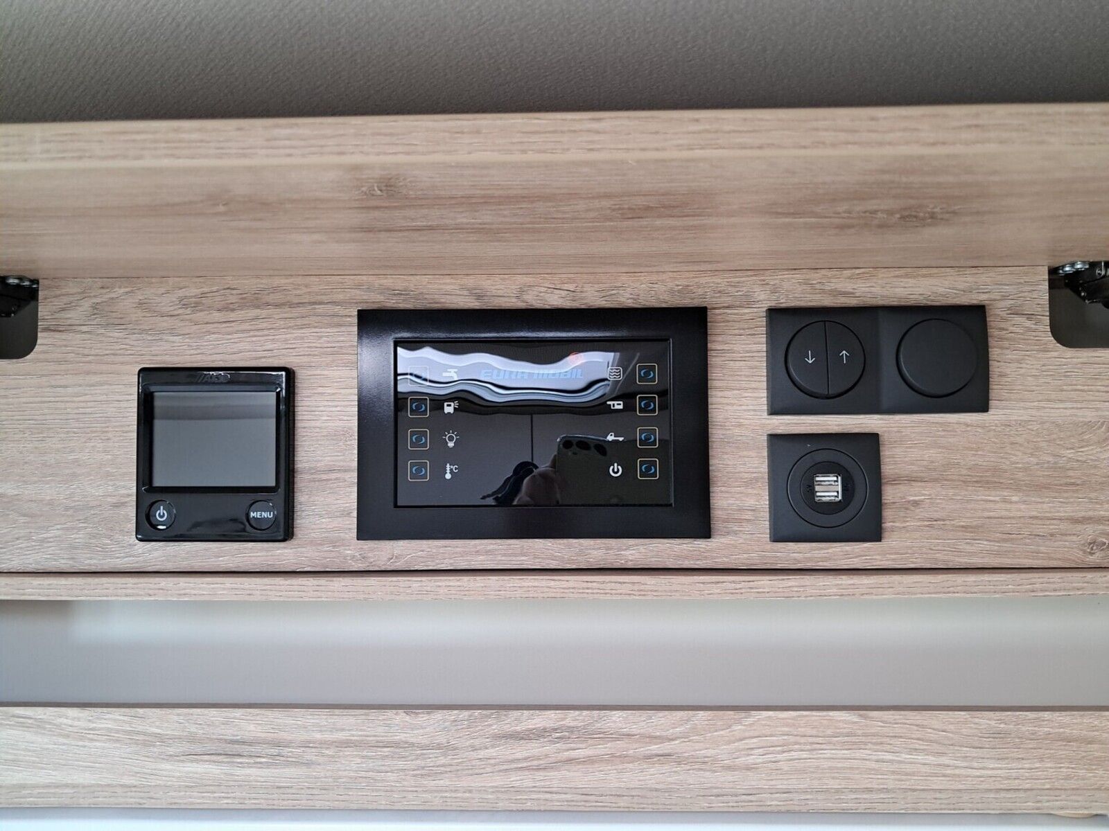 Fahrzeugabbildung Eura Mobil Integra Line IL 720 EF SAT, SOLAR, LUFTFEDERUNG