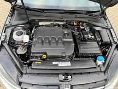 Fahrzeugabbildung Volkswagen Golf VII Comfortl. - Navi*Sitzhzg*ACC*PDC*2xKlim