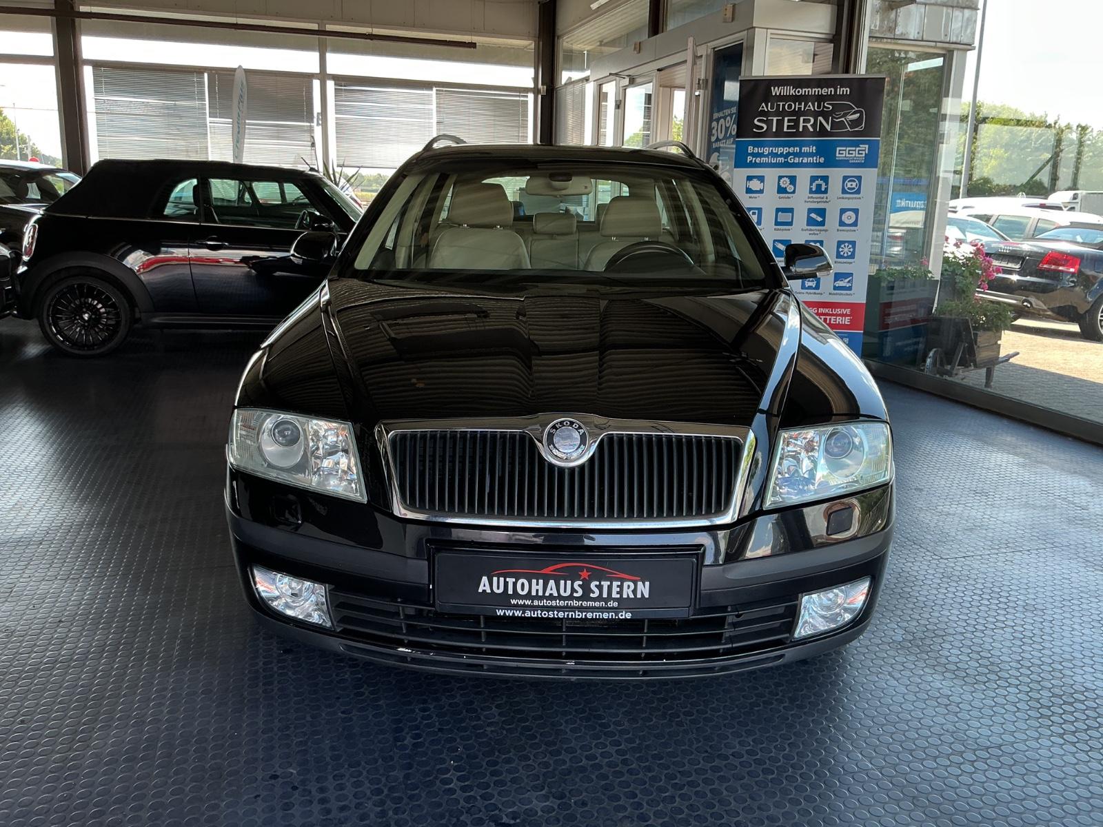 Skoda Octavia 2005 — rear view