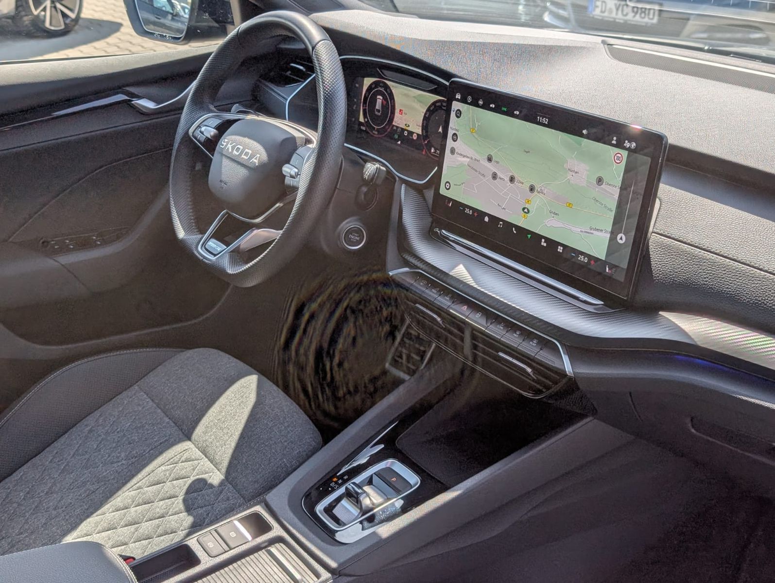 Fahrzeugabbildung SKODA Octavia 1.5 DSG Sportline PANO*MATRIX*AHK*5J.GAR