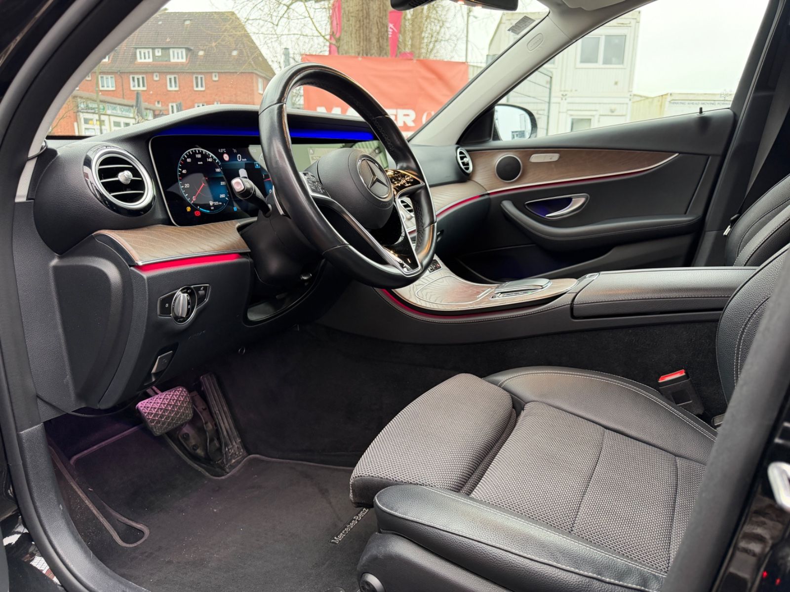 Fahrzeugabbildung Mercedes-Benz E 220d Night-Paket*JUNGE STERNE*KAMERA*LED*