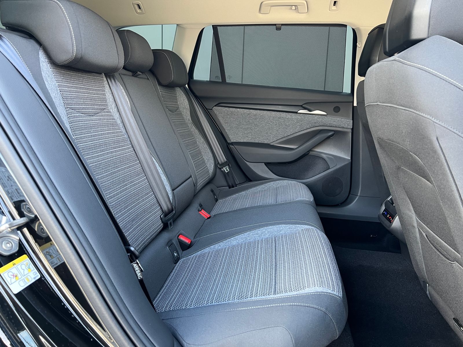Fahrzeugabbildung SKODA Superb Combi Selection 2.0 TDI DSG *AHK, Navi, 1
