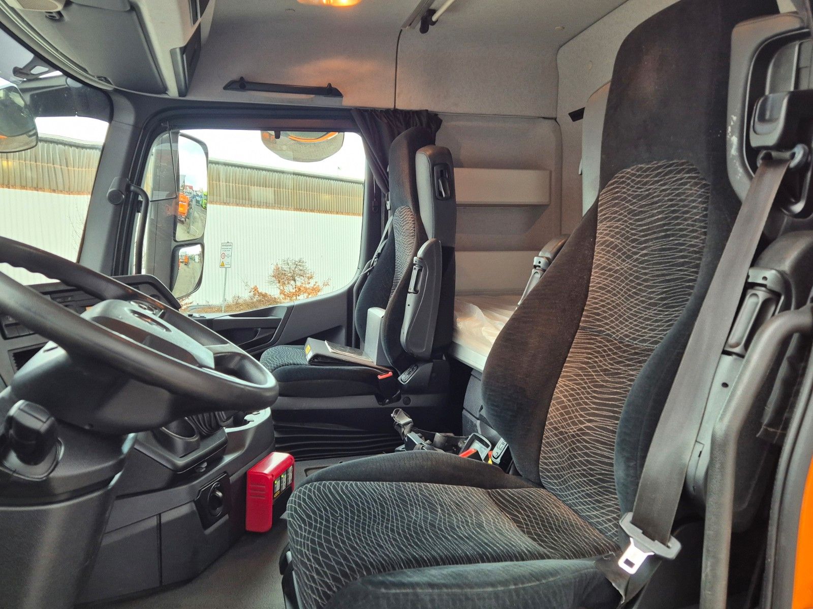 Fahrzeugabbildung Mercedes-Benz Arocs 2645 6x4 Palfinger 27002 SH