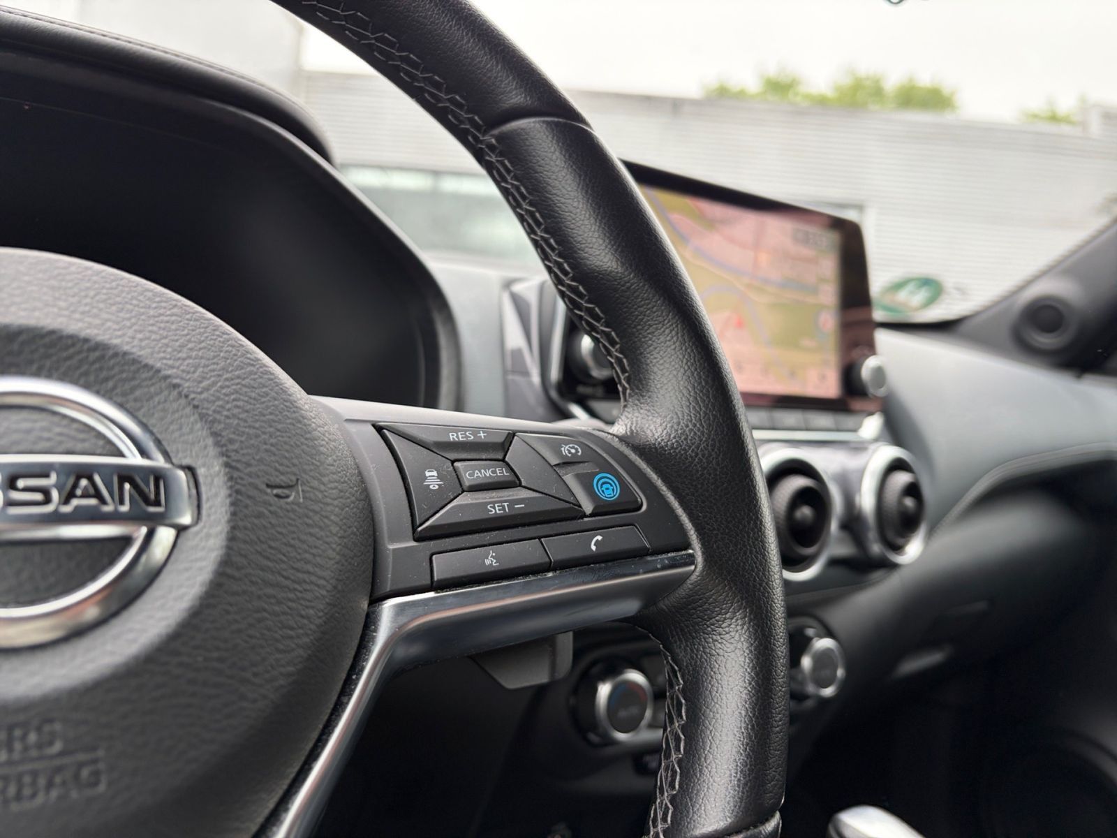 Fahrzeugabbildung Nissan Juke 1.0 DIG-T Tekna*AT*Navi*360°Kamera*SHZ*