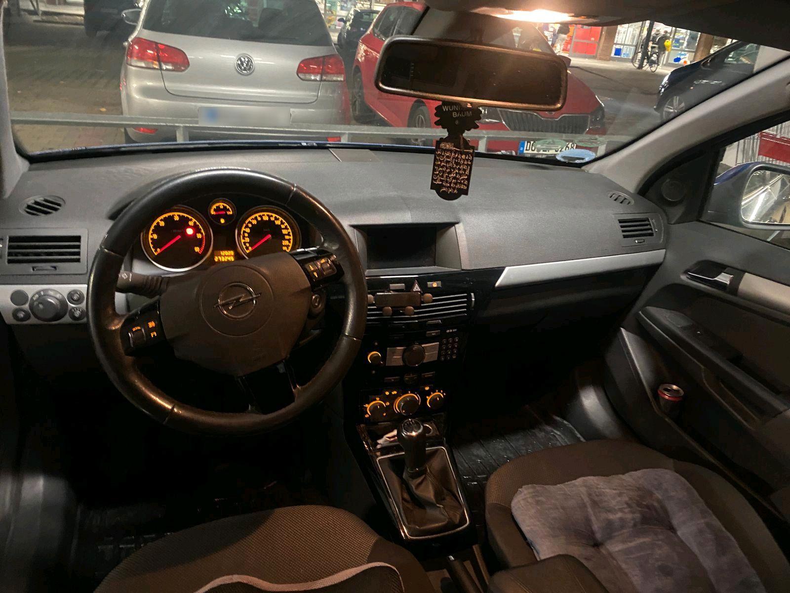 Opel Astra 2010 — photo 6