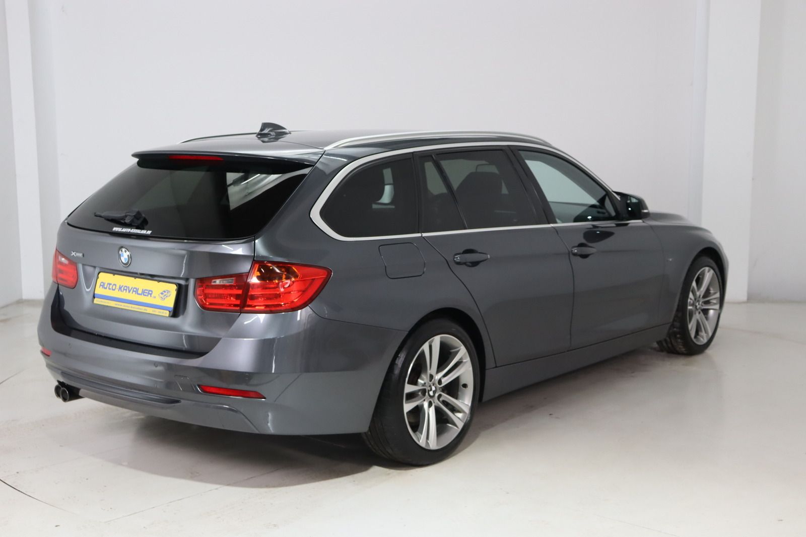 Fahrzeugabbildung BMW 330 d Touring  xDrive Sport Line