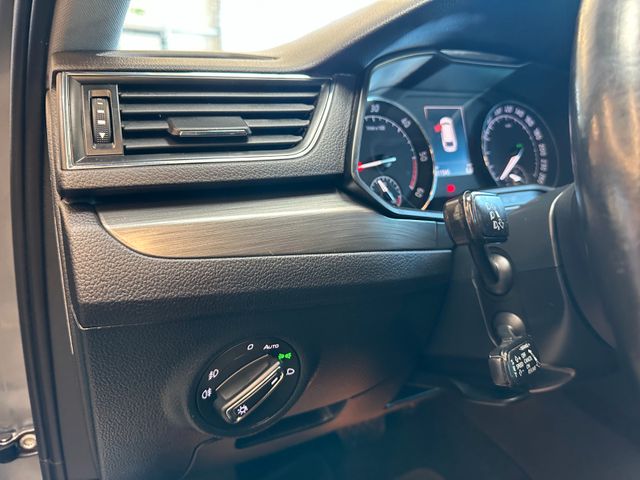 Skoda Superb Combi Style *BiXenon*Navi*AHK*
