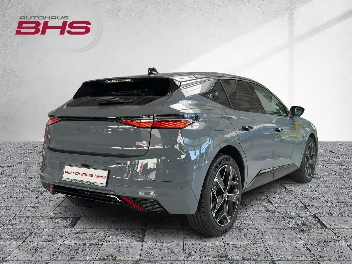 DS Automobiles Nº4 Étoile + Alcantara Hybrid 145