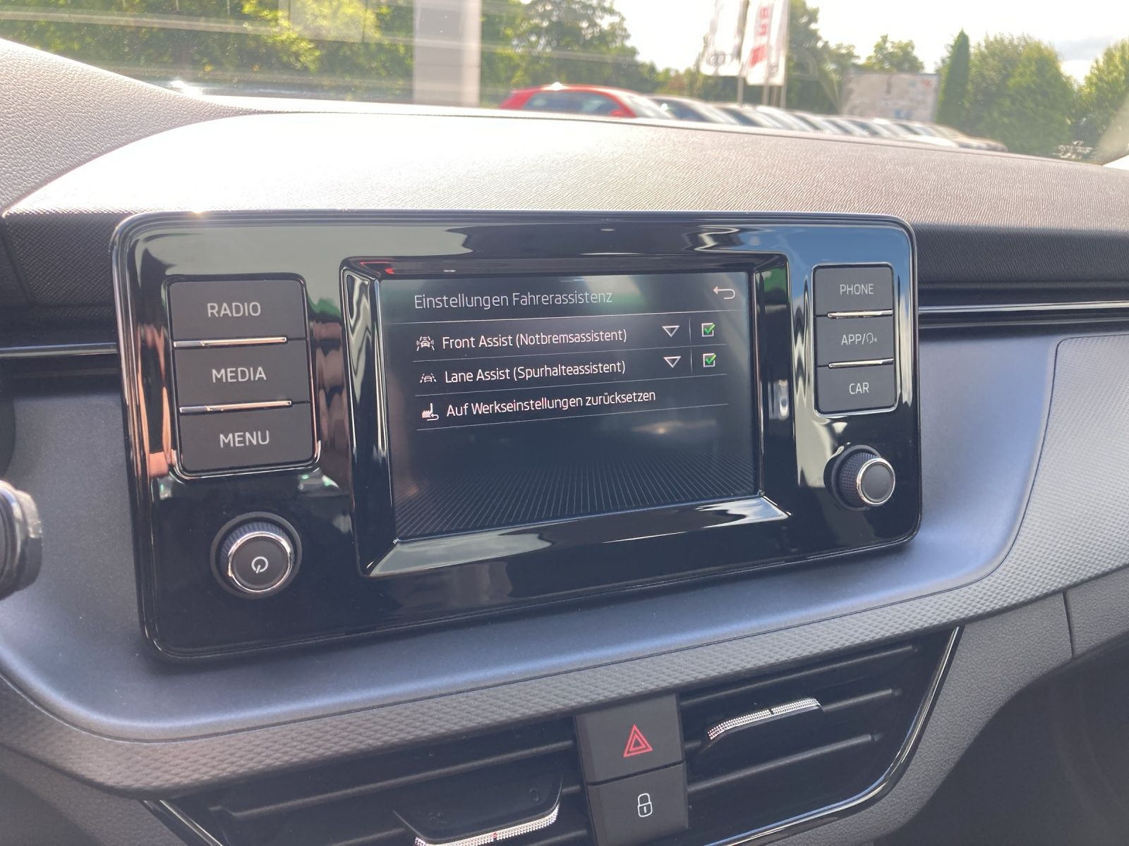 Fahrzeugabbildung SKODA Kamiq TSI Ambition LED Pano GRA PDC SH LM