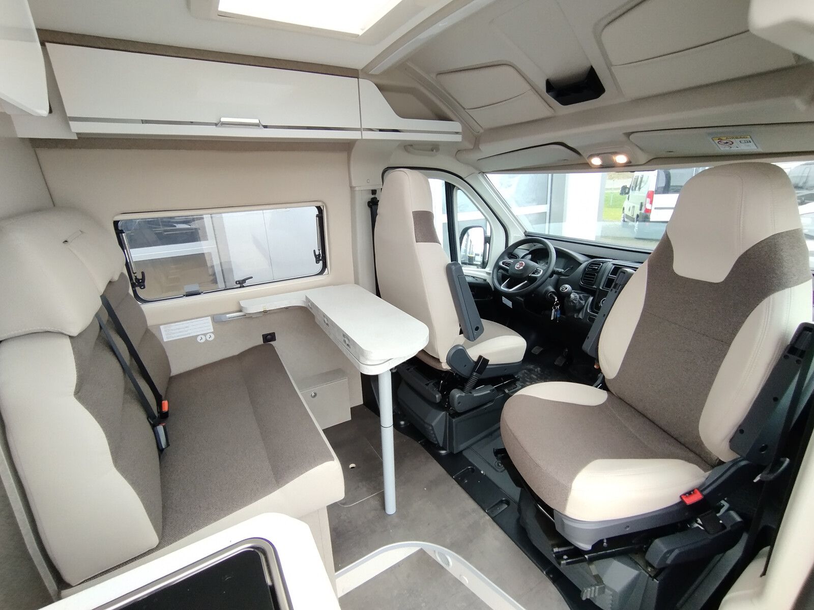 Fahrzeugabbildung Karmann Davis Lifestyle DA 591 LS Markise Combi D6E