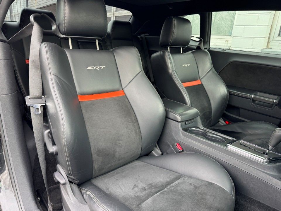 Fahrzeugabbildung Dodge Challenger 6.1 SRT8 Neuwagenimport Navi SD Leder