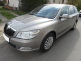 Skoda Octavia 1.4 TSI Elegance Combi Elegance - Skoda Octavia aus 2011: Kombi