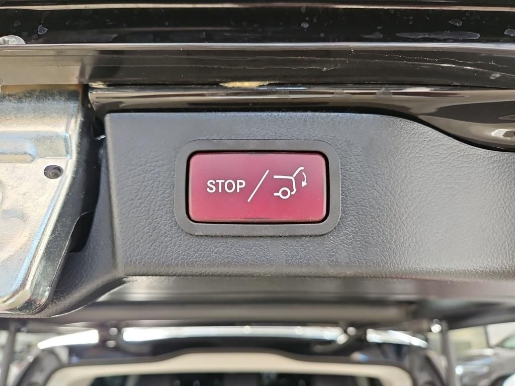 Fahrzeugabbildung Mercedes-Benz V 300 EAV/E 8 Sitze AHK DISTRONIC elektr.ST STHZ