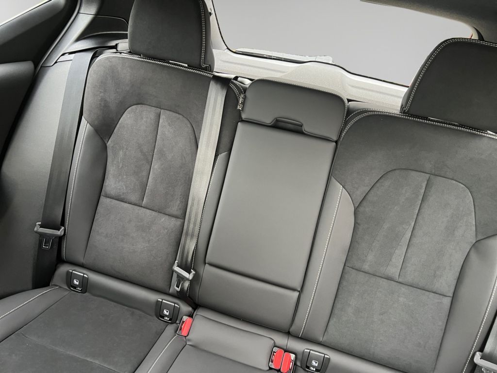 VOLVO XC40 B4 B DKG Ultra Black Edition, Licht-P.,FHZ VOLVO XC40 B4 B DKG Ultra Black Edition, Licht-P.,FHZ