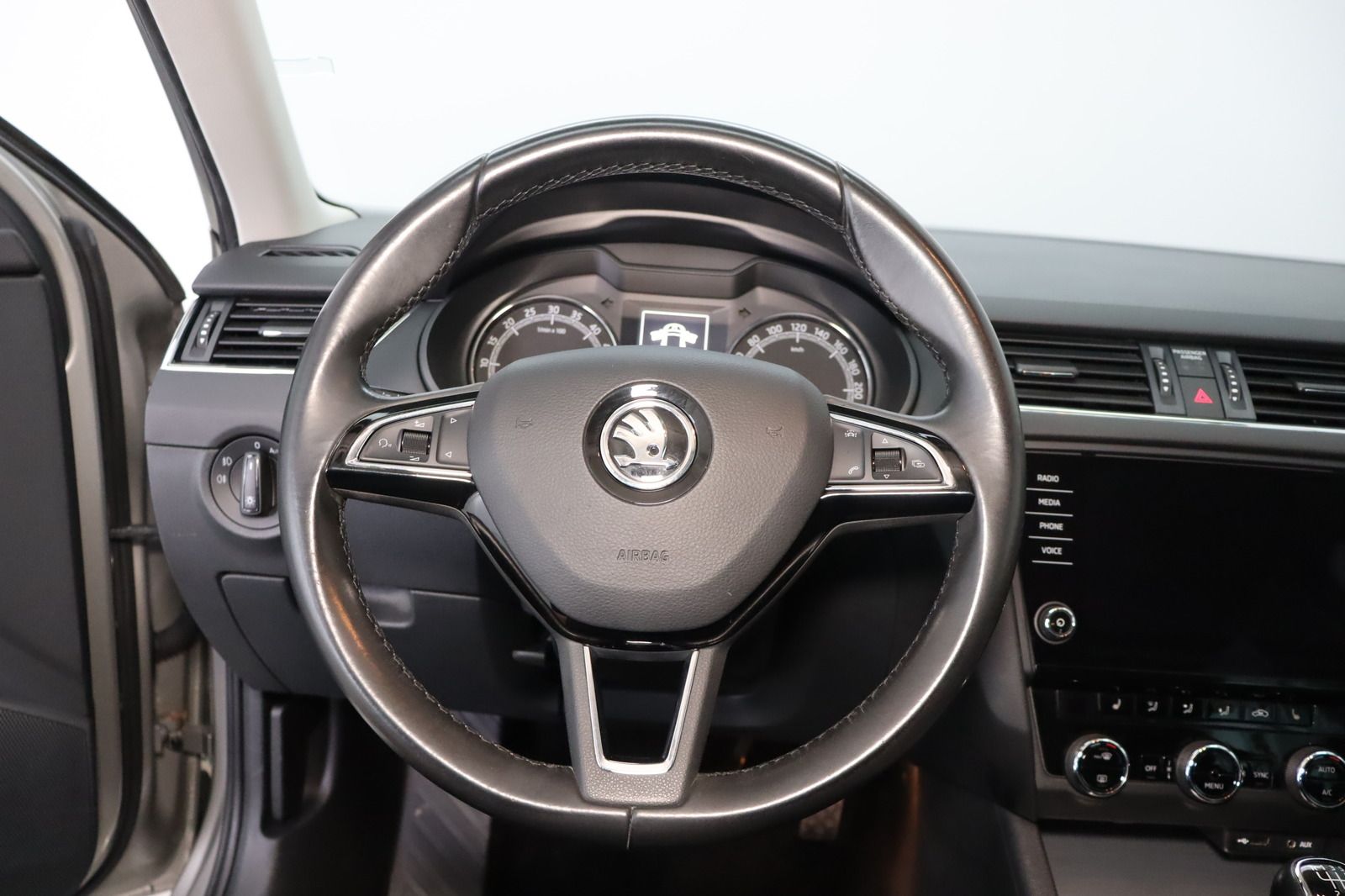 Fahrzeugabbildung SKODA Octavia Combi 2.0 TDI 4 x4 1. Hand Ambition