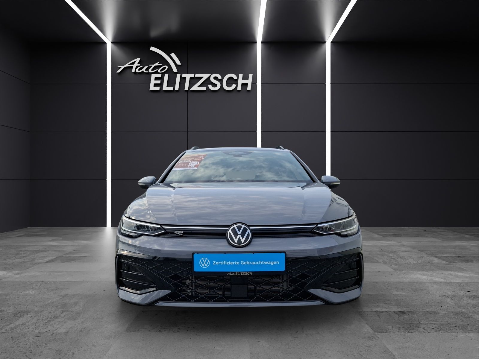 Fahrzeugabbildung Volkswagen Golf VIII Variant TSI R-Line LED Navi AID HUD AC