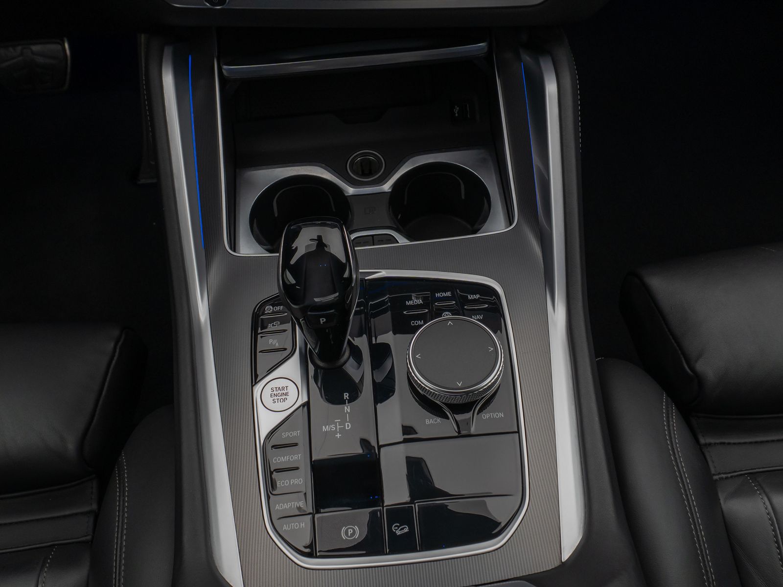 Fahrzeugabbildung BMW X6 xD30d M Sport DAB 360°DisplKey AHK Alarm 22"
