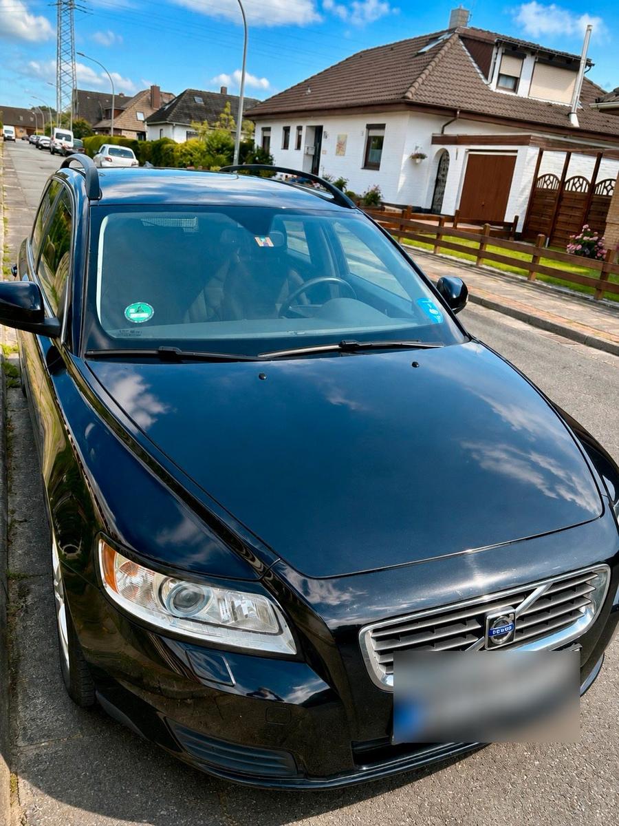 Volvo V50 2010 — rear view