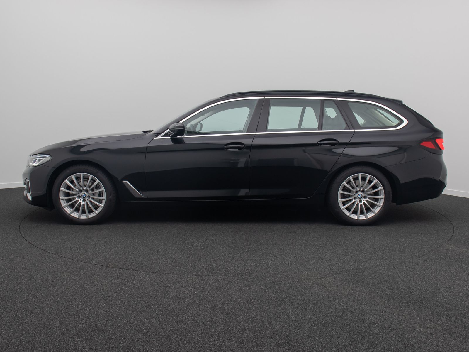 Fahrzeugabbildung BMW 540d xD Luxury Line Panorama H/K HUD Bel&uuml;ftung