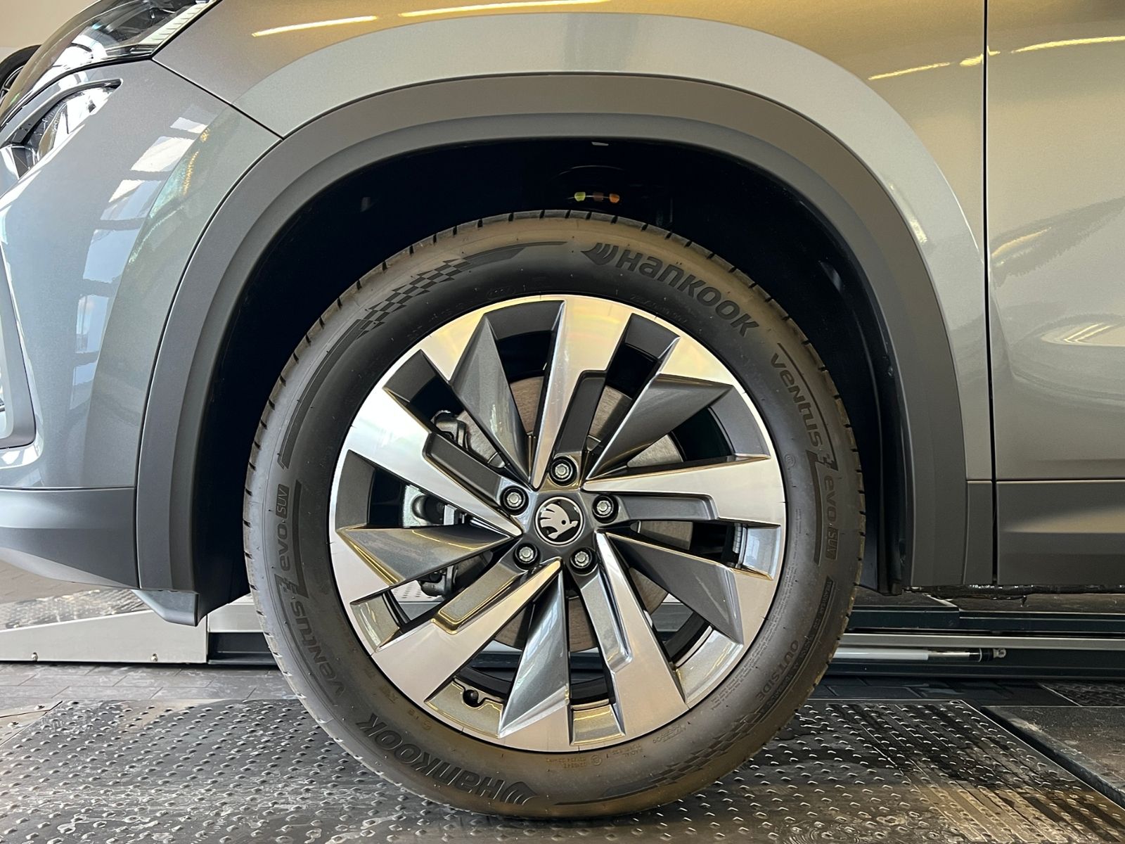 Fahrzeugabbildung SKODA Kodiaq Selection 2.0 TDI DSG *AHK,KESSY,19"-Felg