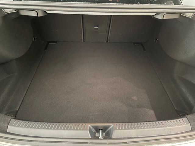 Fahrzeugabbildung Mercedes-Benz A 180 Limo Progressive/DAB/MBUX