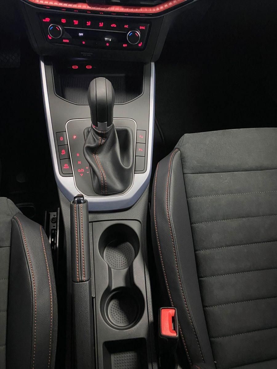 Fahrzeugabbildung SEAT Arona TSI FR DSG+AHK+5 Ja. GARANTIE+SPURWECHSEL+