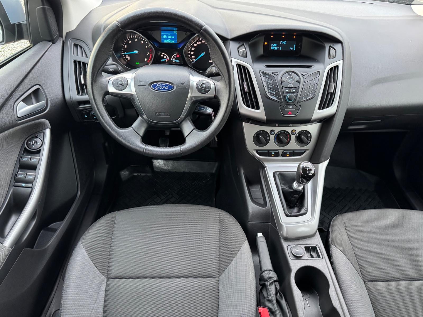 Ford Focus 2013 — photo 11
