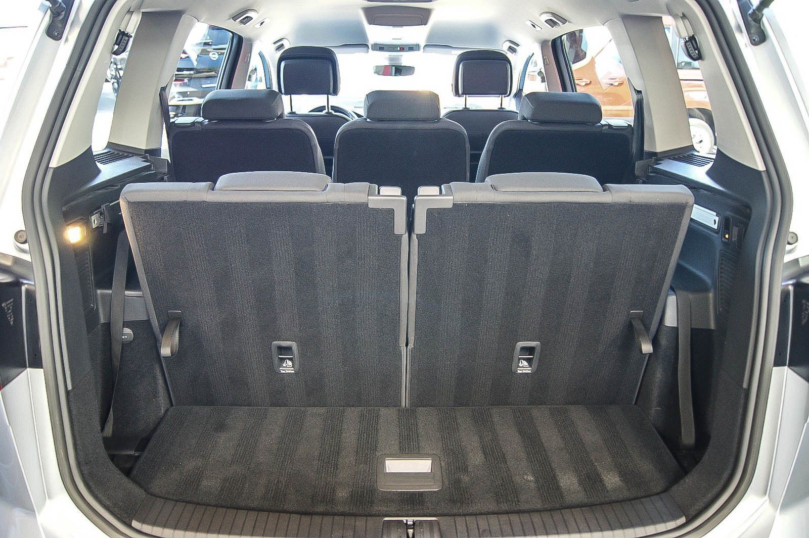 Fahrzeugabbildung Volkswagen Touran 15TSI Comfort DSG 7-SITZER VIRTUAL ANHZV