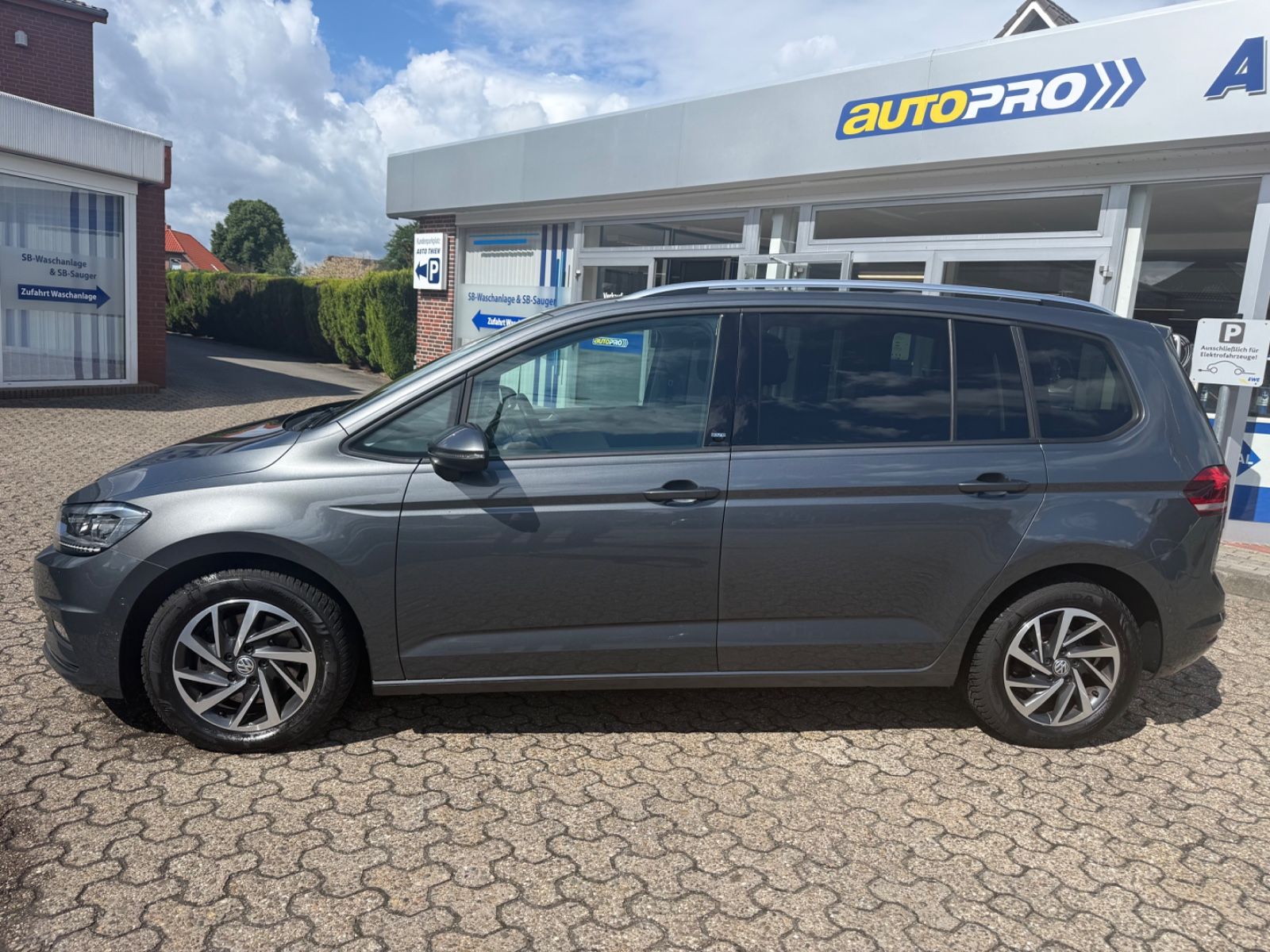 Fahrzeugabbildung Volkswagen Touran 2.0 TDI Sound 7-Sitze/Pano/AHK/ACC