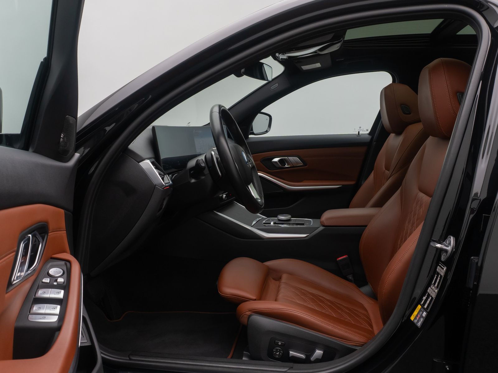 Fahrzeugabbildung BMW 330e Komfort DAB H/K Kamera Panorama Individual