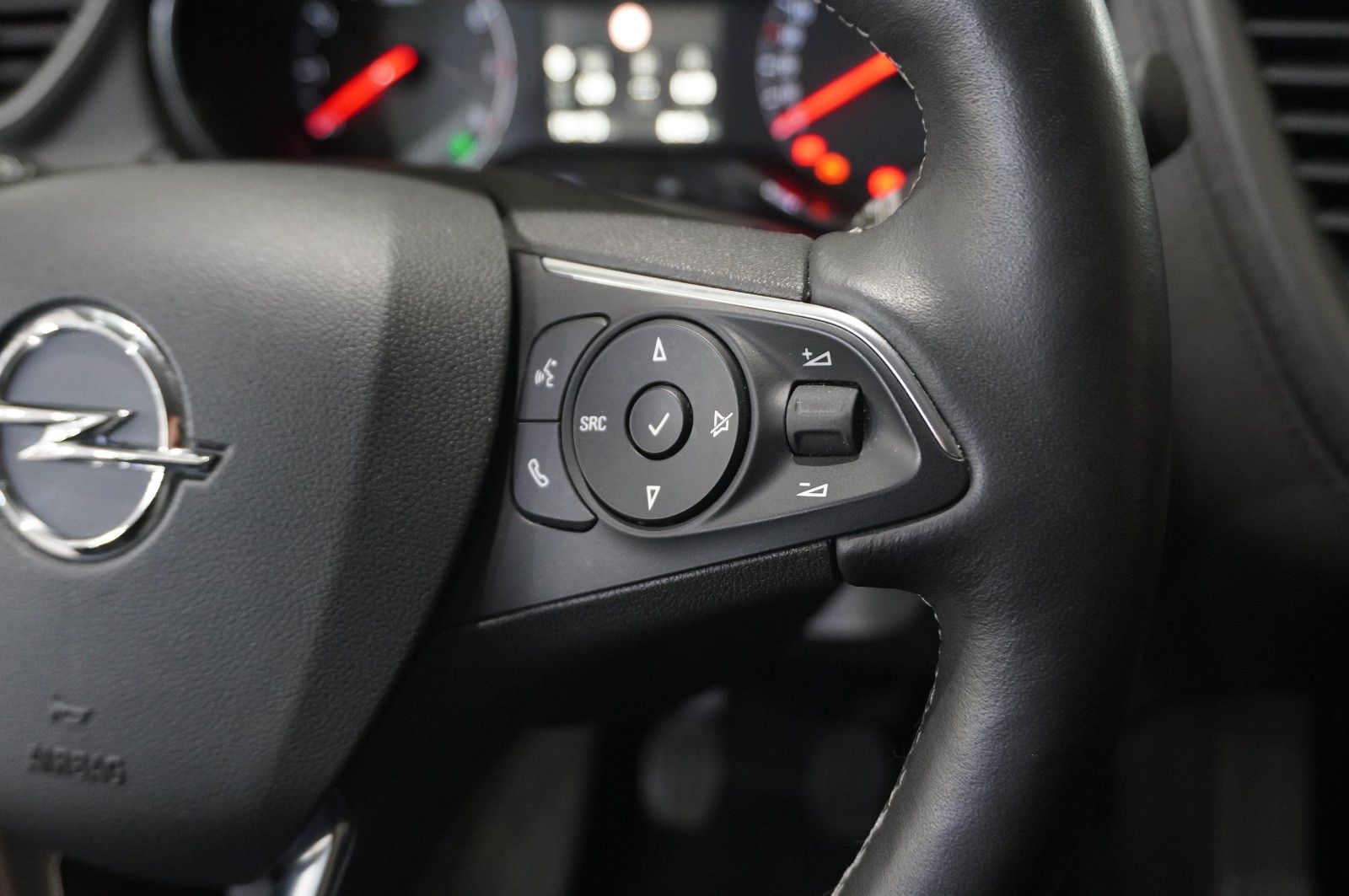 Fahrzeugabbildung Opel Grandland (X) 1.5D BUSINESS NAVI/LED/KAMERA/DAB+