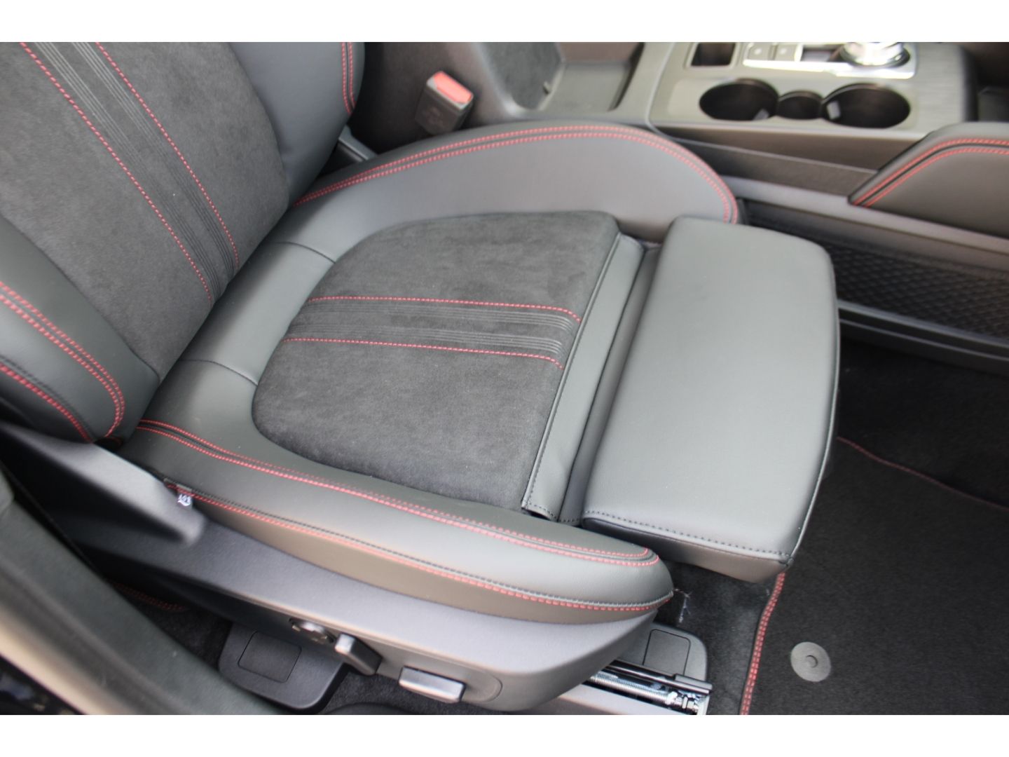 FORD Kuga 2.5 Duratec FHEV ST-Line X 4x4 ACC AHK Pano - Image 30