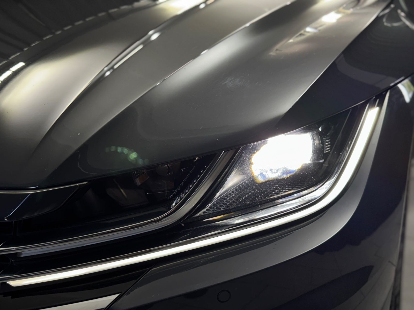Fahrzeugabbildung Volkswagen Arteon R-Line|DSG|NAVI|ACC|DIGI-TACHO|1.HAND